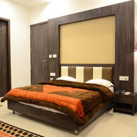 Hotel Popular Amritsar Kamer foto