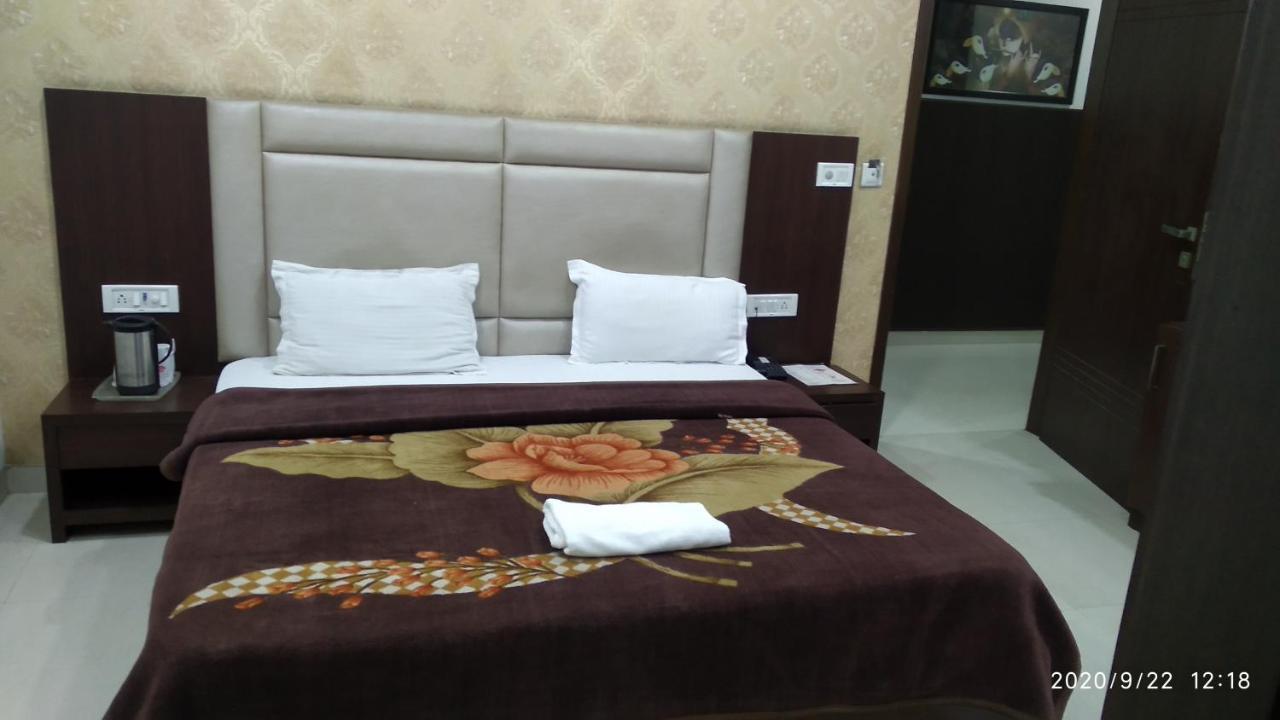 Hotel Popular Amritsar Buitenkant foto