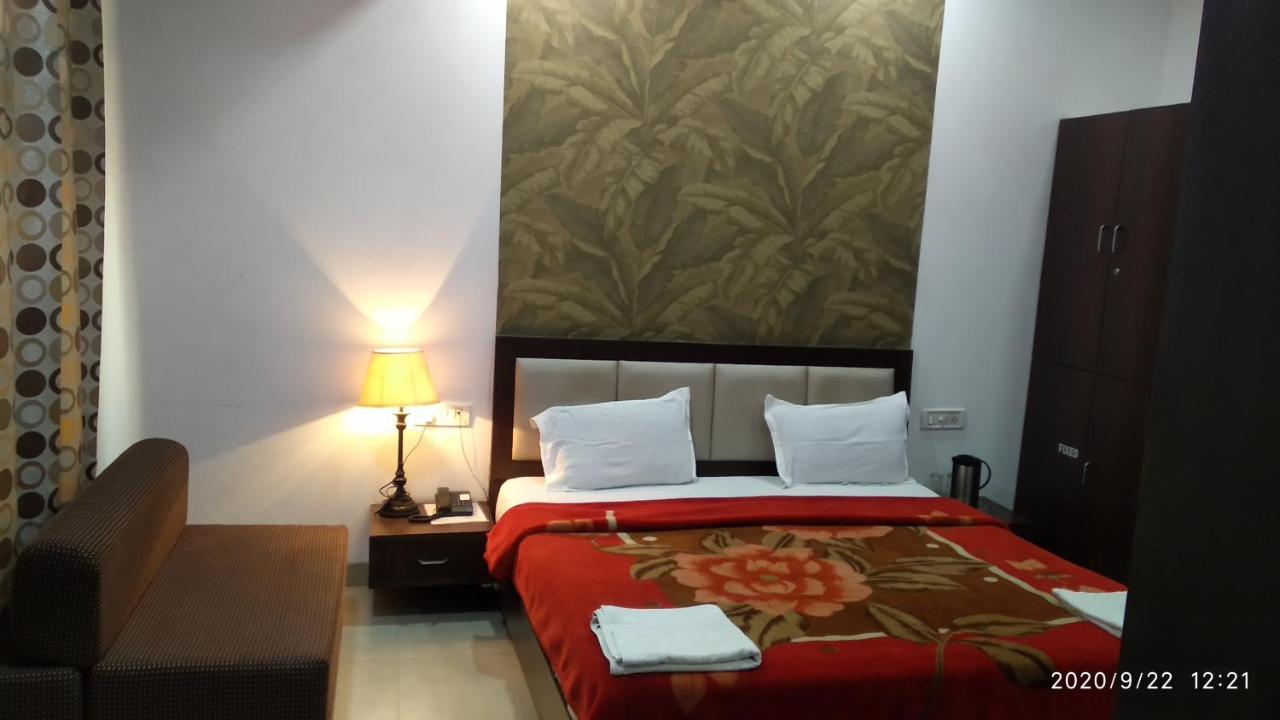 Hotel Popular Amritsar Buitenkant foto