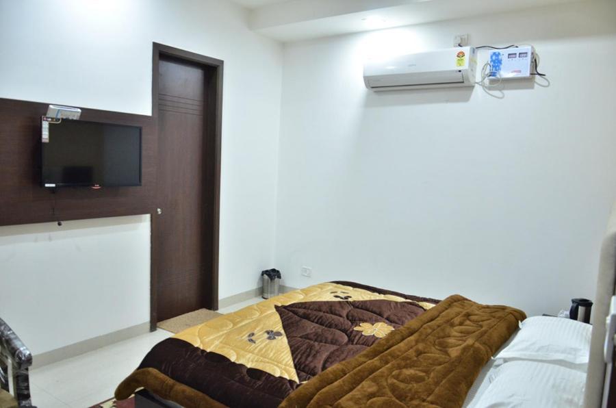 Hotel Popular Amritsar Buitenkant foto