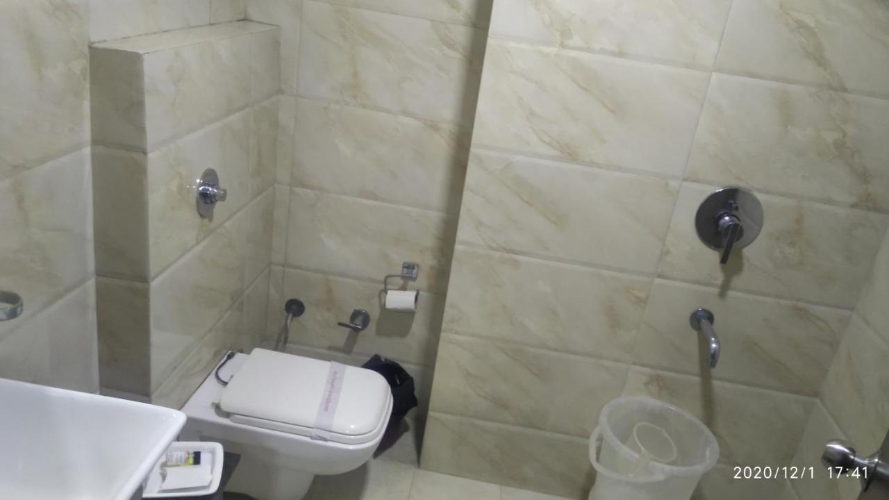 Hotel Popular Amritsar Buitenkant foto