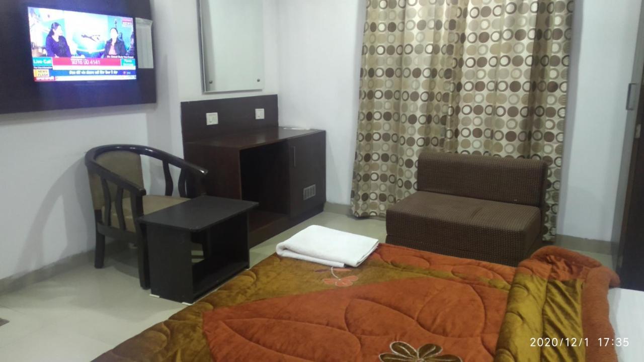Hotel Popular Amritsar Buitenkant foto