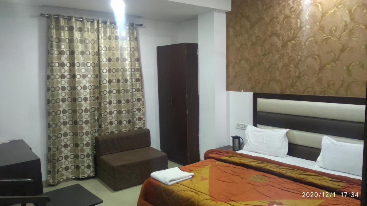 Hotel Popular Amritsar Buitenkant foto