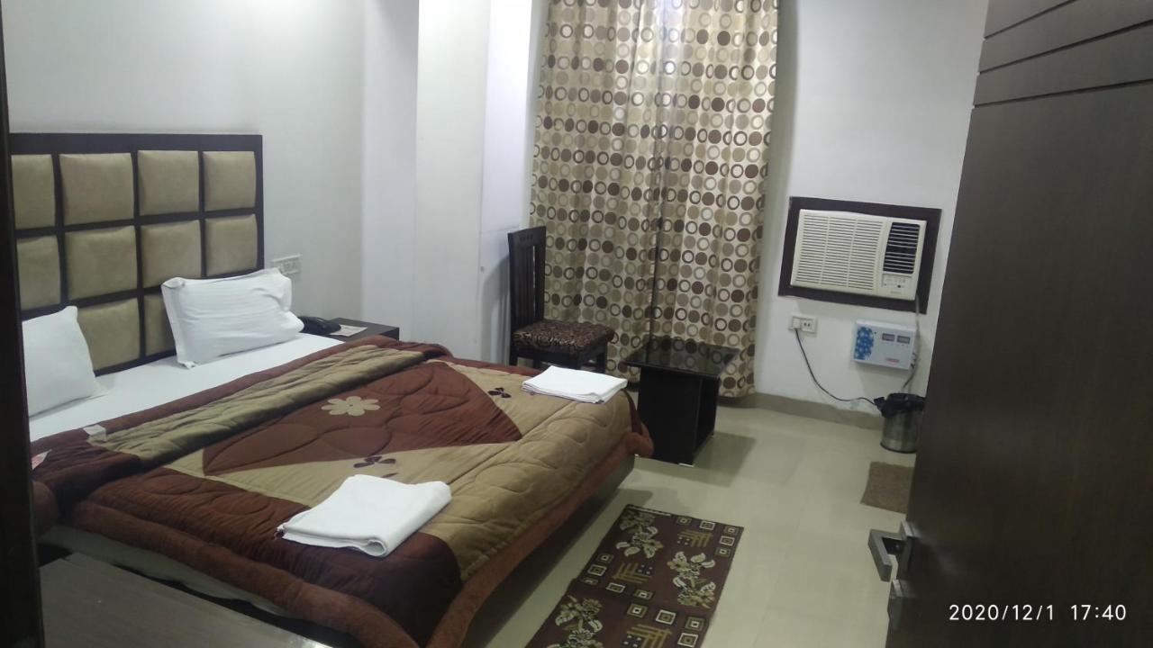 Hotel Popular Amritsar Buitenkant foto