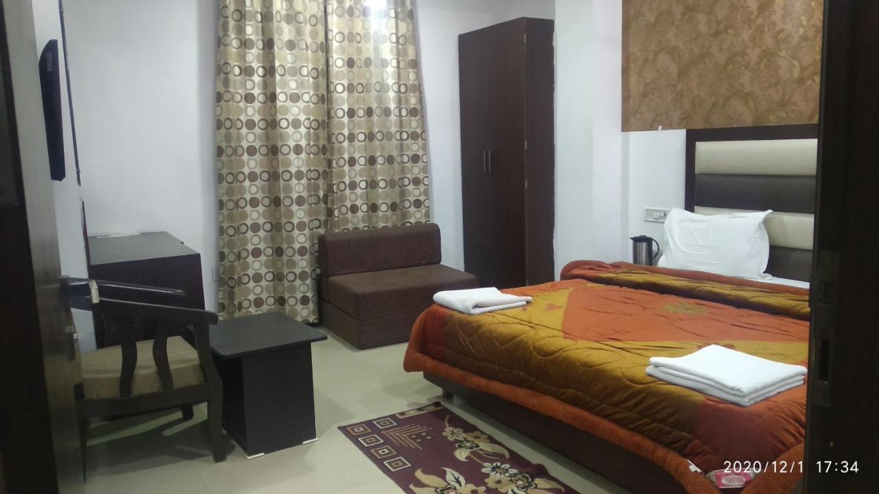 Hotel Popular Amritsar Buitenkant foto
