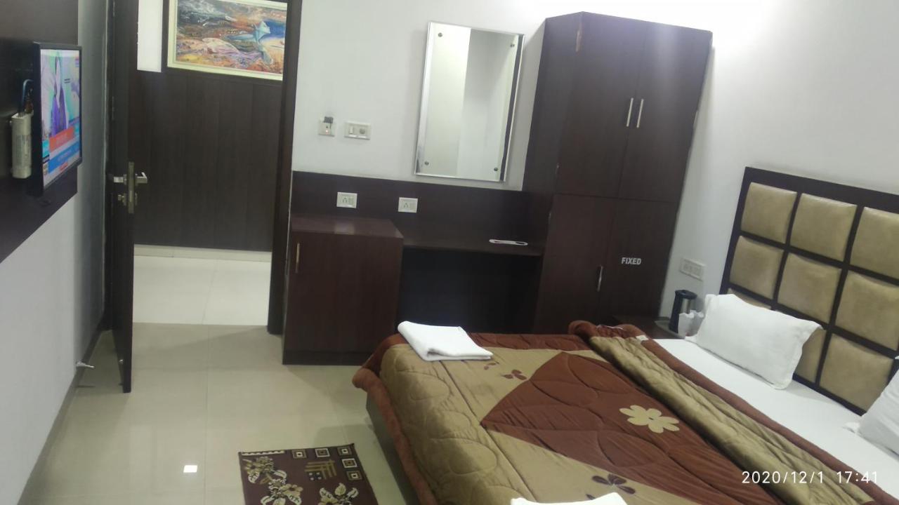 Hotel Popular Amritsar Buitenkant foto