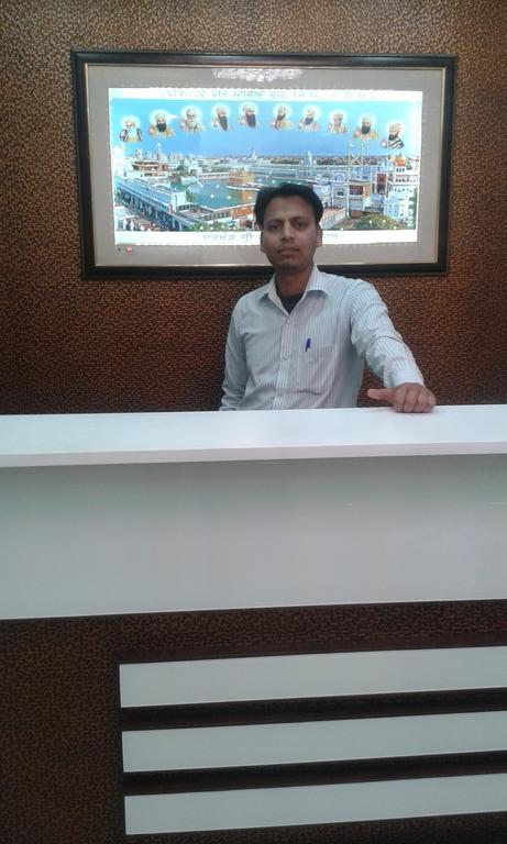 Hotel Popular Amritsar Buitenkant foto