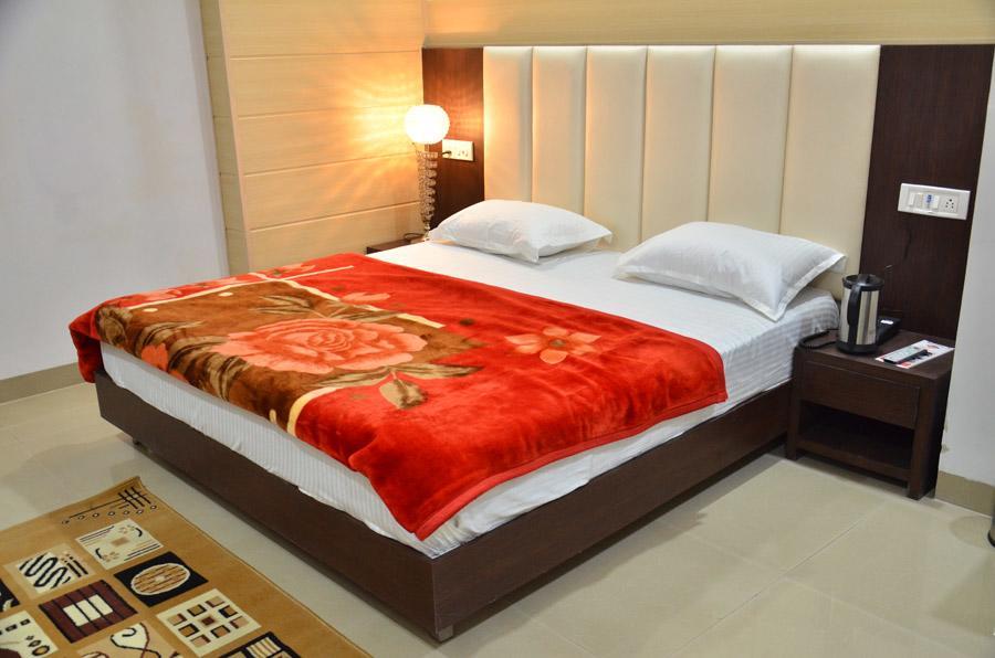 Hotel Popular Amritsar Buitenkant foto